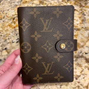 Louis Vuitton Agenda PM. Monogram canvas, Press stud closure. 3.9 x 5.5 inches